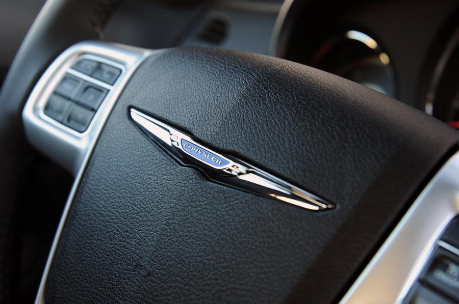  Chrysler 200 2011 года  (фото 29 из 122)
